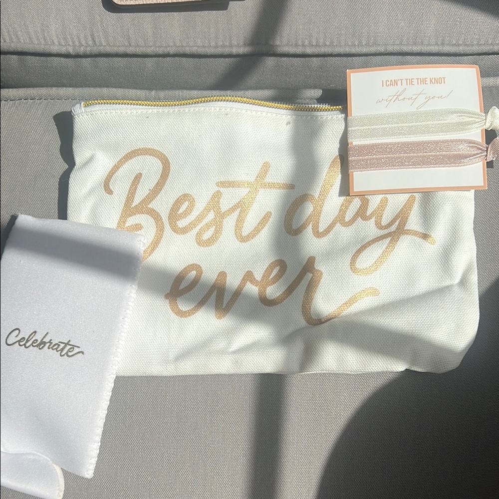 NEW BRIDESMAID / BRIDE White + Gold 'Best Day Ever' Pouch + drink holder + ties